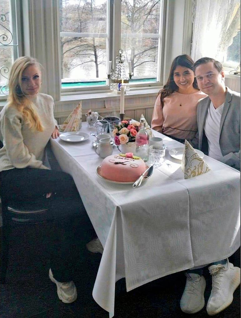 Johannan sisko Jasmine, Joel-veli ja tämän tyttöystävä Ana nauttivat perhejuhlan tunnelmasta. Pinkki prinsessa-kakku maistui.