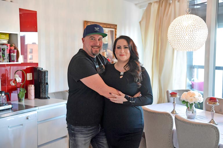 Niina ja Jussi ovat toistaiseksi pitäneet omat kotinsa. Niina asuu Helsingissä, Jussi Espoossa.