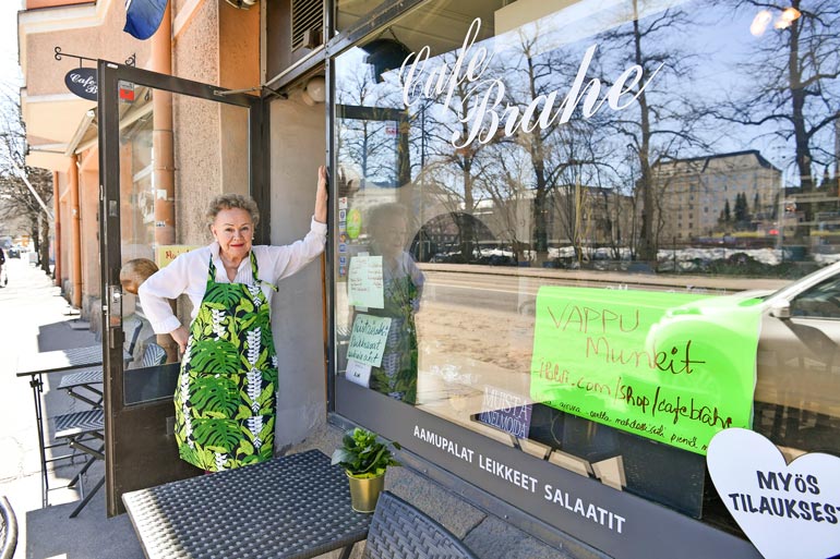 Asiakkaat otetaan Cafe Brahessa vastaan lämmöllä ja ilolla.