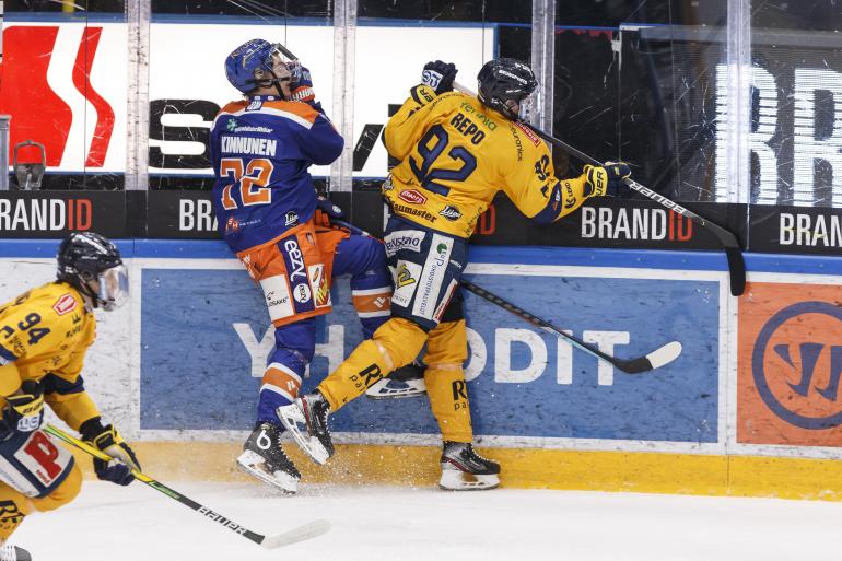 Rauman Lukko ja Sebastian Repo ovat runtanneet tieltään vastustajat toisensa jälkeen. Tässä kyytiä saa Tampereen Tappara.