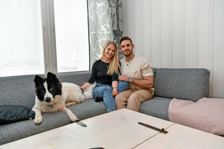 Suomen Mister Globe -edustajalla on vuosien kokemus muotialan töistä. Viime kesänä hän juonsi Miss EW -finaalin tyttöystävänsä Essi Tähkän kanssa. Miki-koira kuuluu parin kotiväkeen.