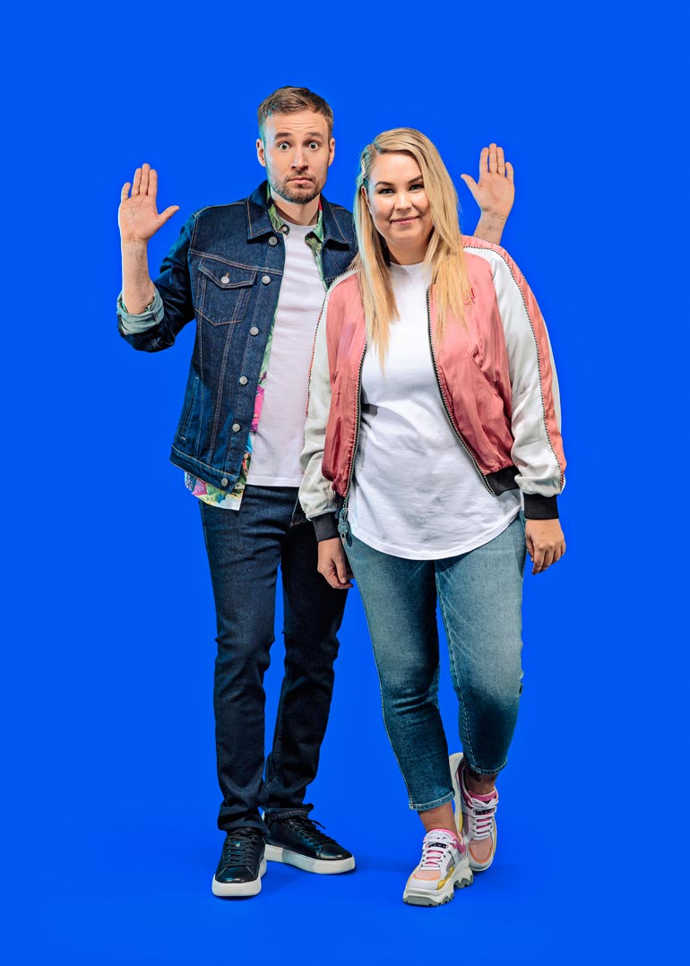 TV-töiden lisäksi Tinni on tuttu radiosta. Hän juontaa Radio Suomipopin iltapäivää yhdessä Juuso Mäkilähteen kanssa.