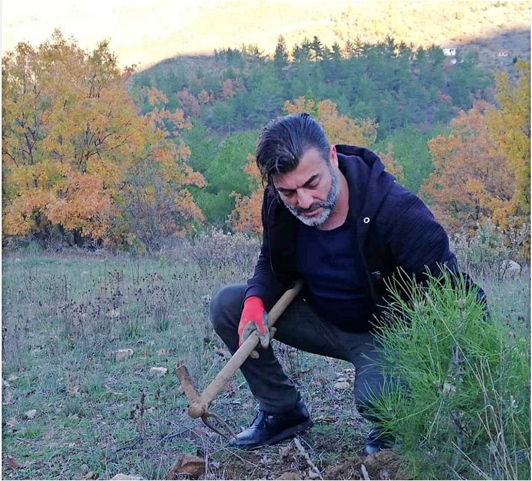 Mustafa aloittelee parhaillaan muutaman kuukauden mittaista kesälomaansa, sillä hänen Alanyan-farmillaan työtä painetaan talvella. – Kesällä tuhlataan talvella ansaittuja rahoja!