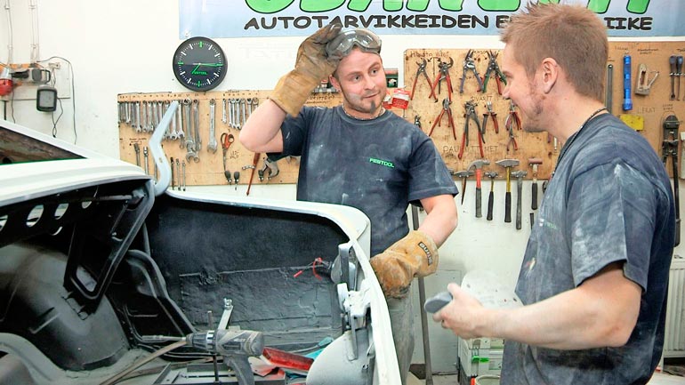 – Latela-nimi tulee siitä, kun tallin perustamisen aikaan mukana oli kaksi Lauria, Lauri kertoo.