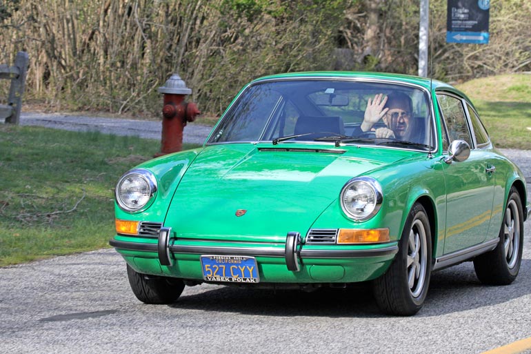 Jerry ajeli koronakesänä vanhalla klassikko-Porschella Long Islandin rannikolla.