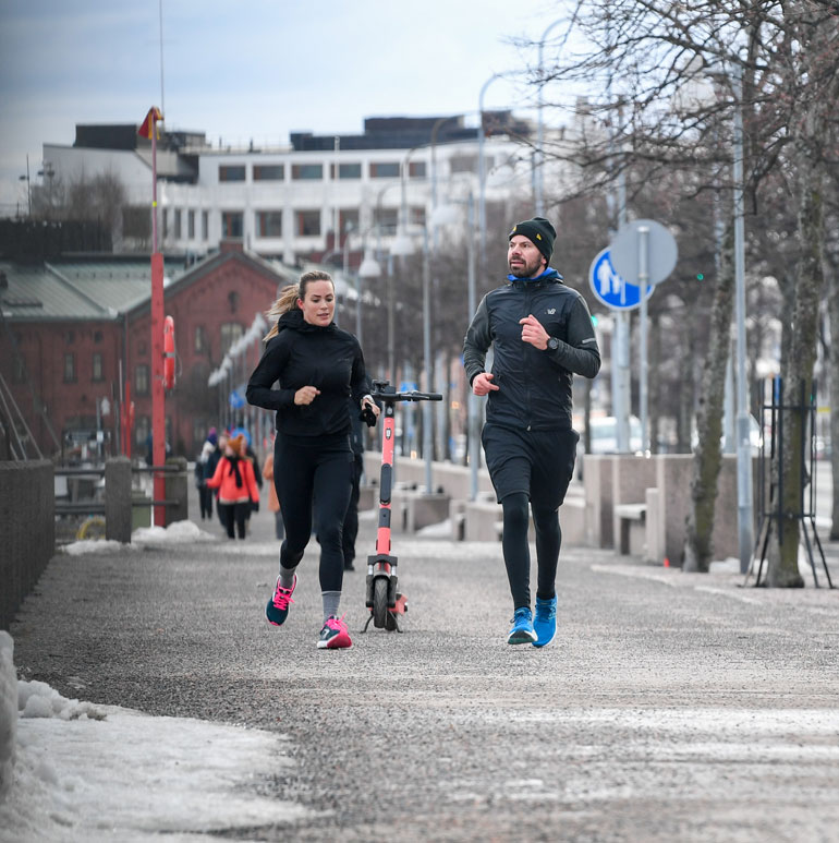 martina ja hannu lenkillä
