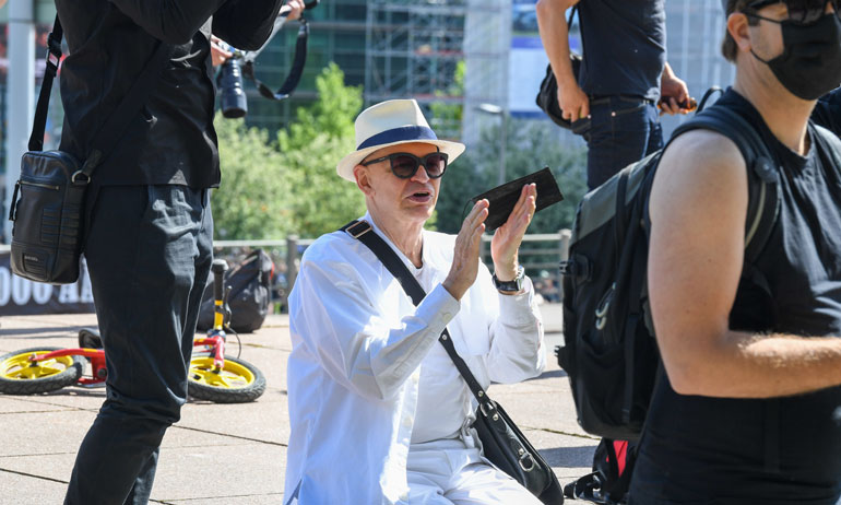 Jorma Uotinen osallistui mielenilmaukseen.