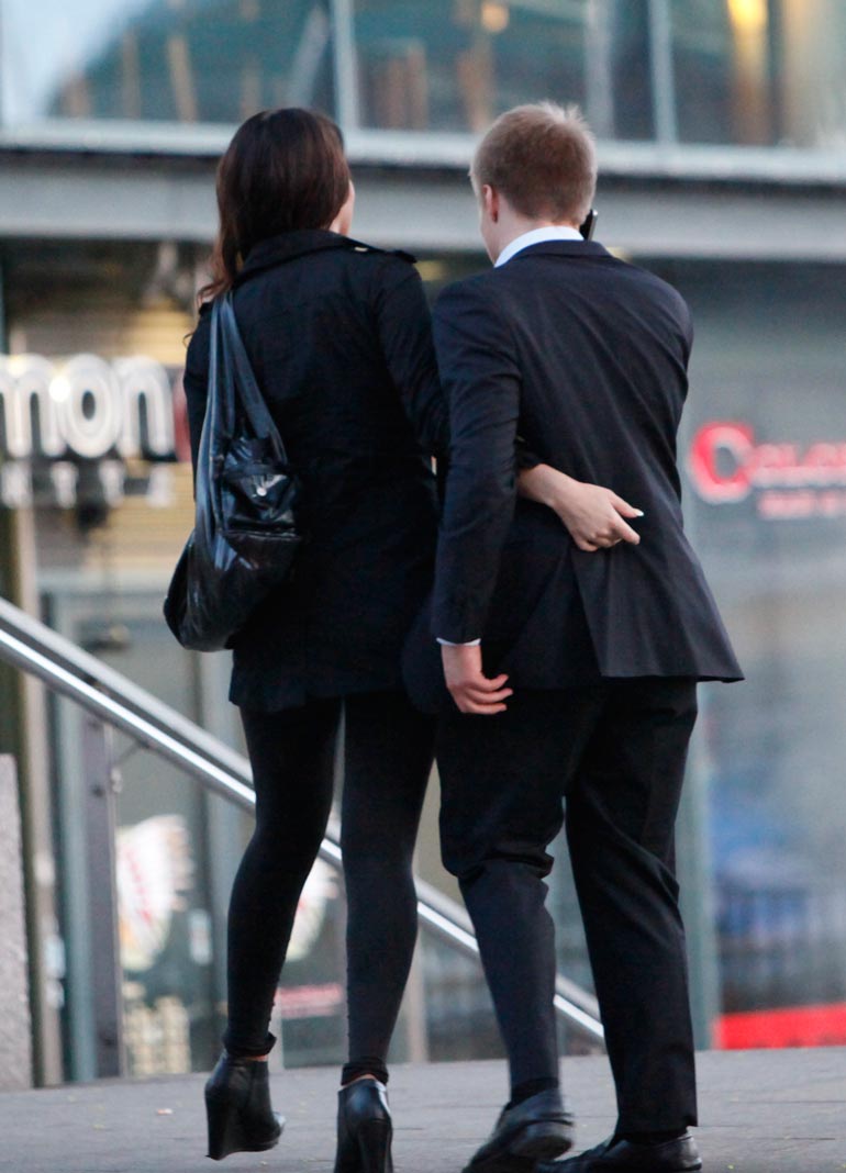 Nämä kuvat muistetaan. Seiskan paparazzi Panu Hörkkö ikuisti Saran ja Miken öisen draaman Helsingissä 2012.