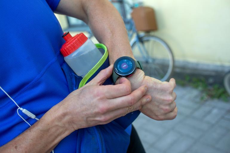Halki Suomen rullahiihtäessä välineistön on oltava vimosen päälle kondiksessa. Teemun reittiä voi seurata reaaliajassa GPS-tallentimen avulla osoitteesta kestavyysurheilu.com.