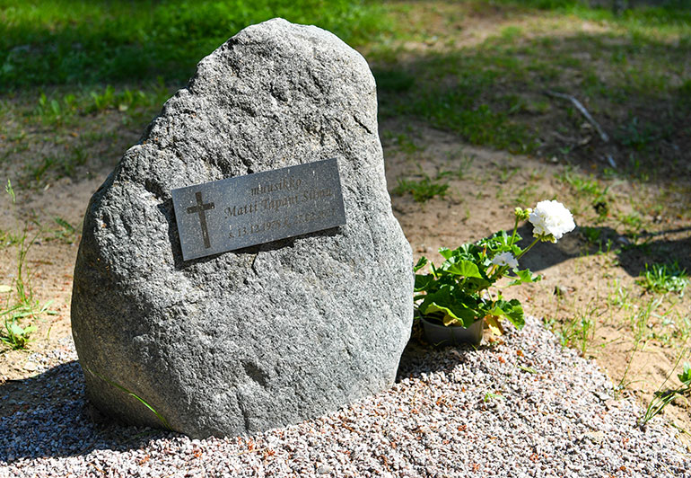 Matti Silmun hautakivi