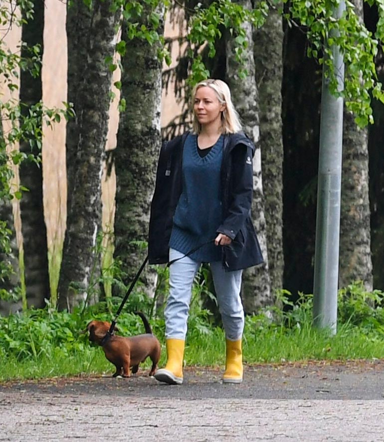 Paula lähti ulkoiluttamaan koiraansa yhdessä vietetyn yön jälkeisenä aamuna.