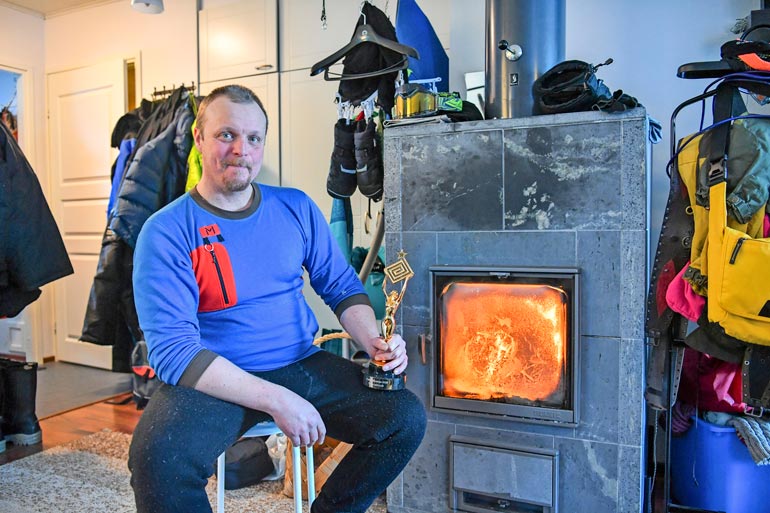 Ylen Eränkävijöistä tutusta tv-kalastajasta Aki Huhtasesta ei ole kuulunut hetkeen pihaustakaan, ei edes kotikunnillaan.