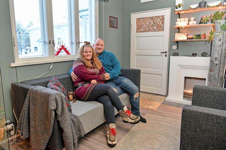Näin onnellisesti Miia ja Kimmo poseerasivat Seiskalle vielä helmikuussa.