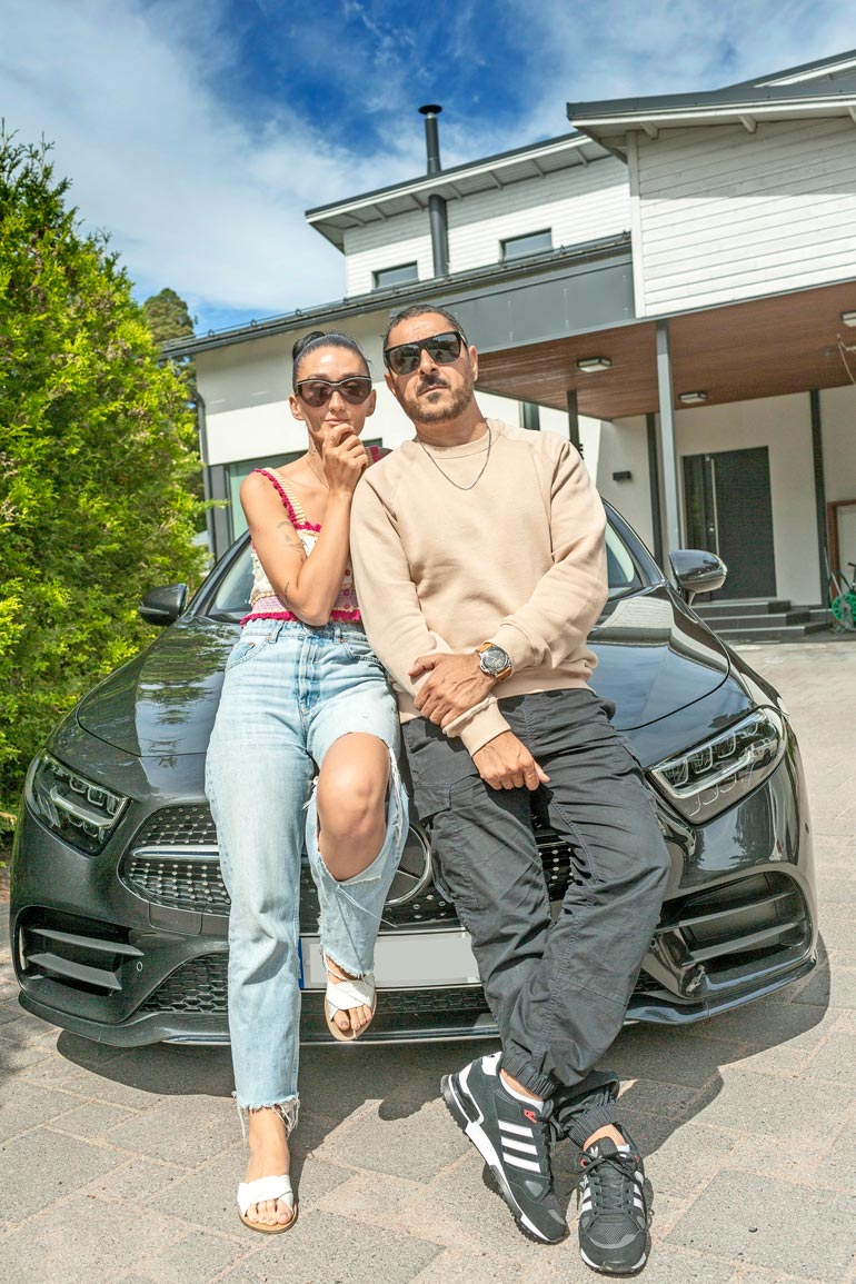 Arman on luottanut jo vuosia saksalaisiin autoihin. Hän on juuri saanut talliinsa sulavalinjaisen Mercedes-Benz CLS:n.