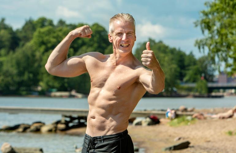 Roy huokuu itsevarmuutta uudessa kropassaan.