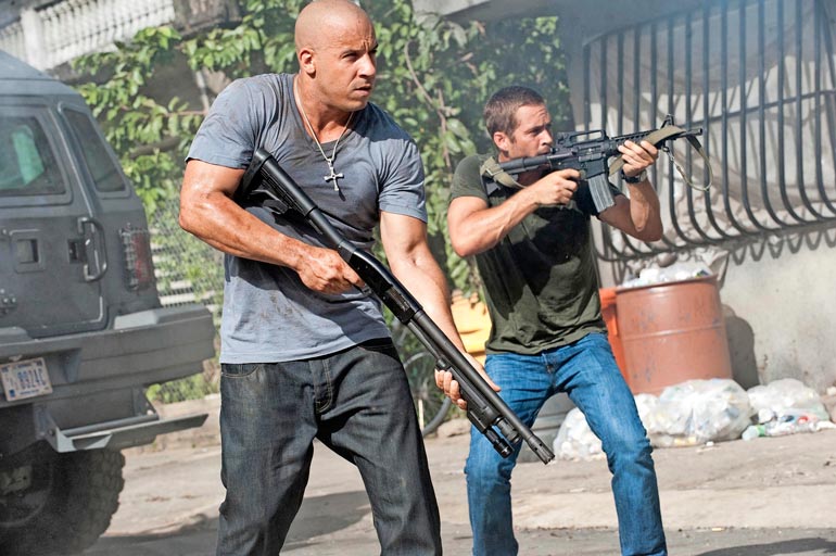 Vin Diesel ja Paul Walker (oik.) ystävystyivät Fast & Furious -elokuvien kuvauksissa. Paul menehtyi auto-onnettomuudessa vuonna 2013.