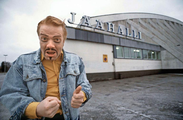 Kautta aikojen ensimmäinen Kummeli-hahmo oli Heikki Silvennoisen kehittämä Matti Näsä. –Täytyyhän jonkun pistää maailman epäkohdat järjestykseen!