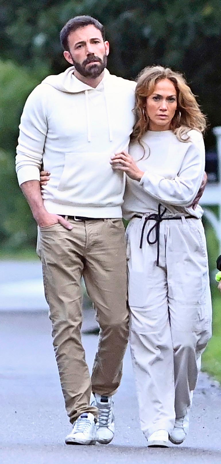 Benniferiksi nimetyt Ben ja Jennifer Hamptonsin Long Islandilla kaulakkain heinäkuussa.