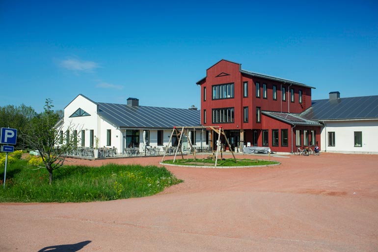 Micken oma ravintola Smakbyn sijaitsee Ahvenanmaalla aivan Kastelholman linnan vieressä ja on yksi maakunnan tunnetuimpia gourmet-paikkoja.