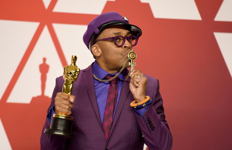 Spike Leen ohjaajama elokuva BlackKklansman palkittiin käsikirjoituksestaan Oscar-palkinnolla. Elokuvaa tähditti näyttelijä Jasper Pääkkönen, jonka Lee on palkannut myös seuraavaan elokuvaansa.