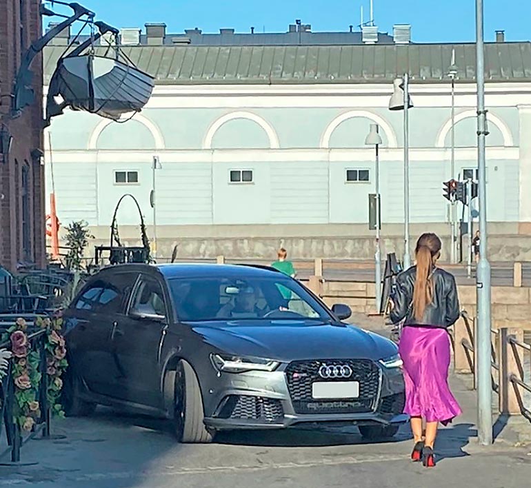 Stefu Thermanin ja Sofia Belórfin riita herätti runaasti huomiota lauantaiaamuna Helsingin Katajanokalla.