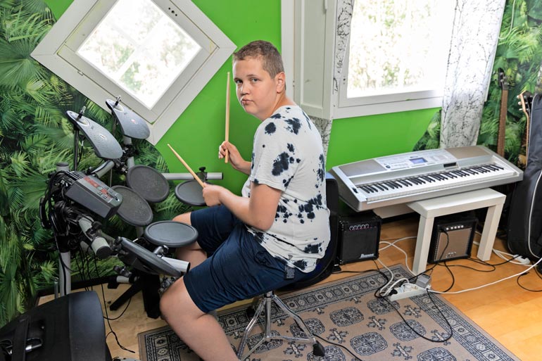 Musiikki on Ericille koko elämä. Hänen molemmat vanhemmat siskonsakin kävivät musiikkilukion, ja perheessä musikaalisuus on vahvasti läsnä myös laulamisessa.