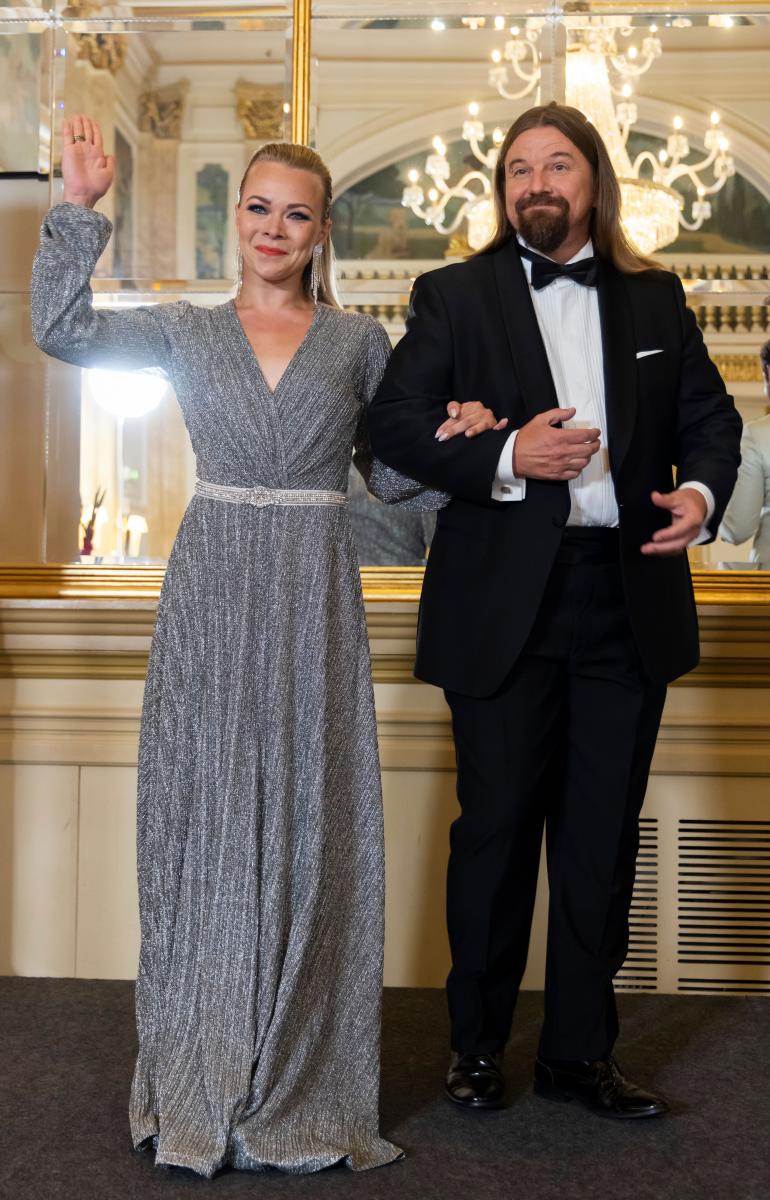 Kari nähdään ohjelmassa tanssiparinsa Claudia Ketosen kanssa.