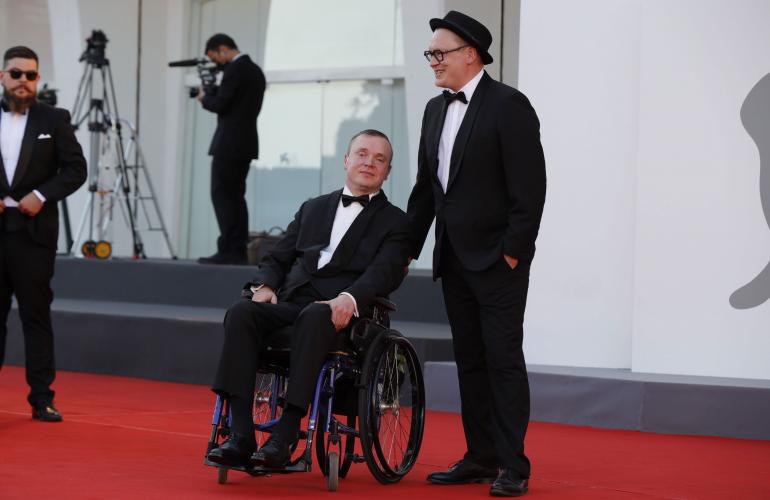Petri ja Teemu Venetsian elokuvajuhlien punaisella matolla.