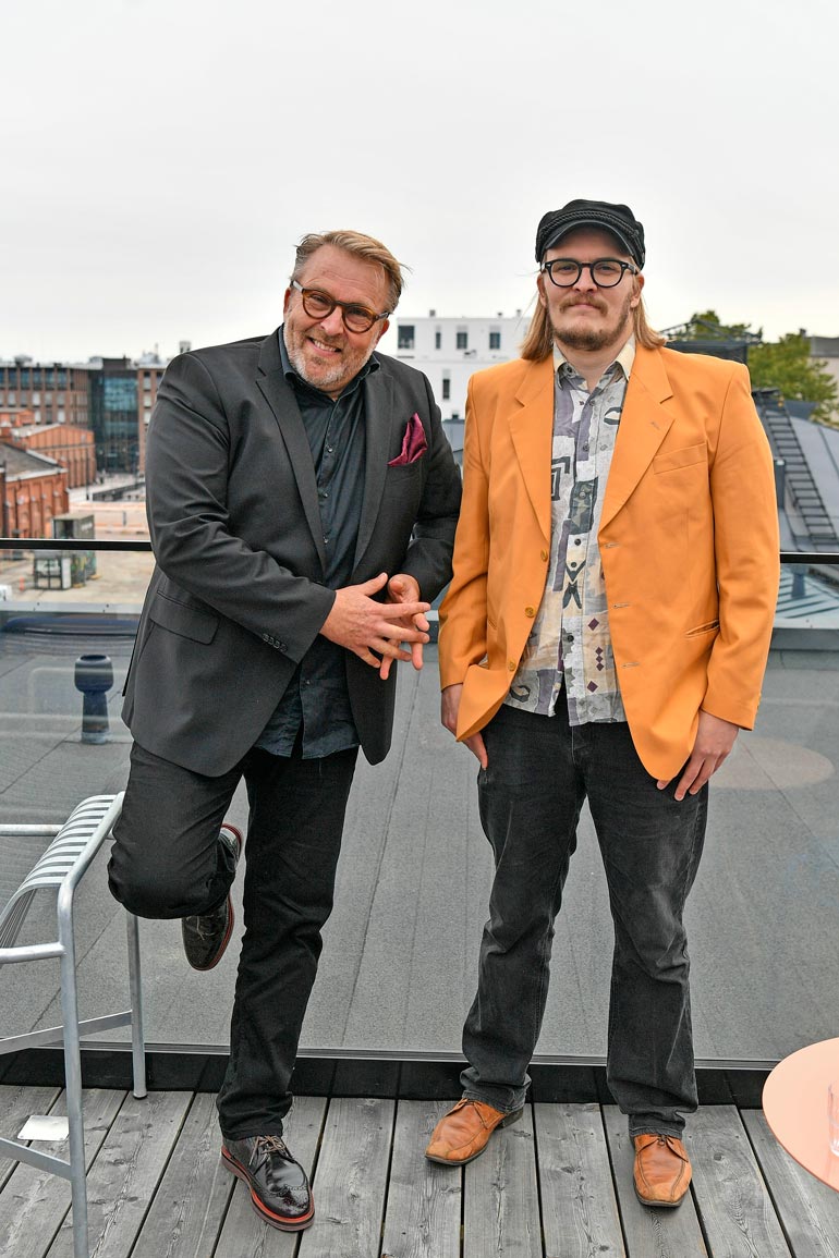 – Eeli on hyvä lauluntekijä, ja se on tae, että elämä alalla jatkuu. Olen tosi iloinen hänen puolestaan, Joel Hallikainen sanoo.