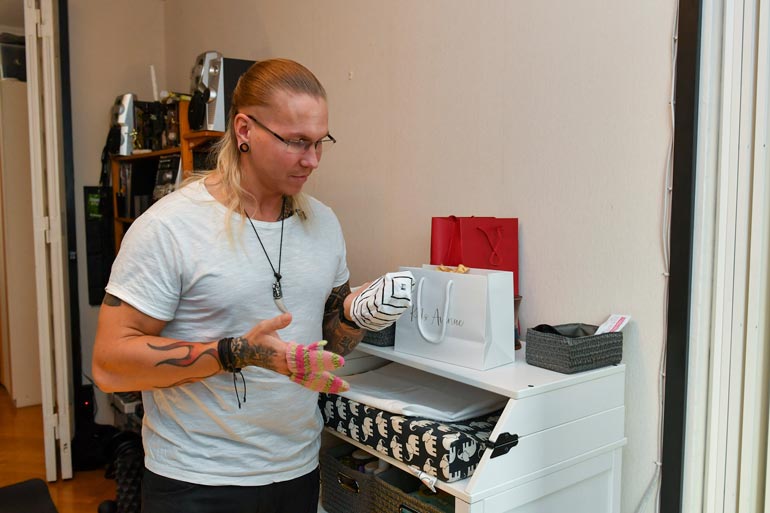 Paha isä -podcastissa Johnny purkaa tuntemuksiaan eroperheessä syntyneiden lapsen vanhempana. – Olen tuntenut tilanteen toivottomana, mutta jaksan vielä taistella.
