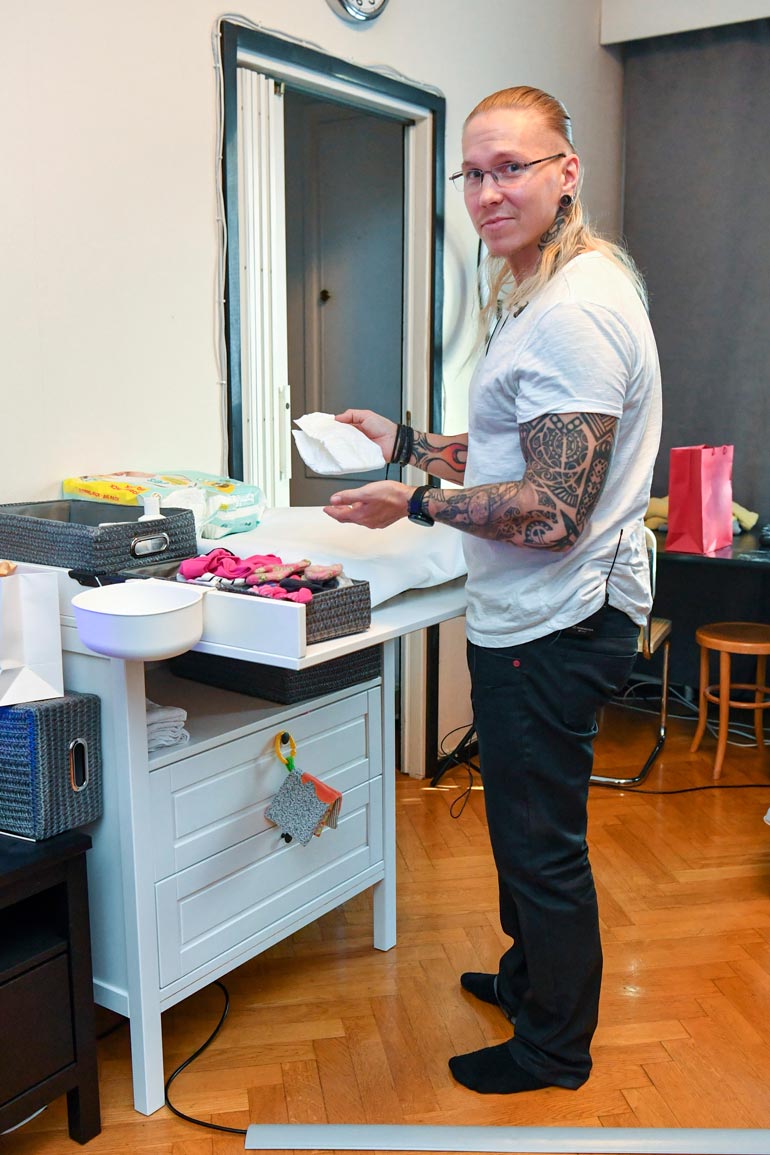 Johnny ei kaipaa suhdetta lapsensa äidin kanssa, mutta tyttärensä elämässä hän haluaa olla mukana. – Olen aina halunnut lapsen. Yhdestä vahinkoviikonlopusta syntyi jotain upeaa, Johnny toteaa.