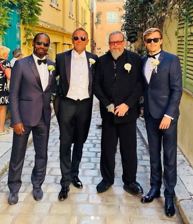 Rennyn bestmaneina toimivat Broadway-tuottaja Daveed Fraszier (vas.), Markus Selin ja Luukas Harlin. Kuva Rita Tainolan Instagram.