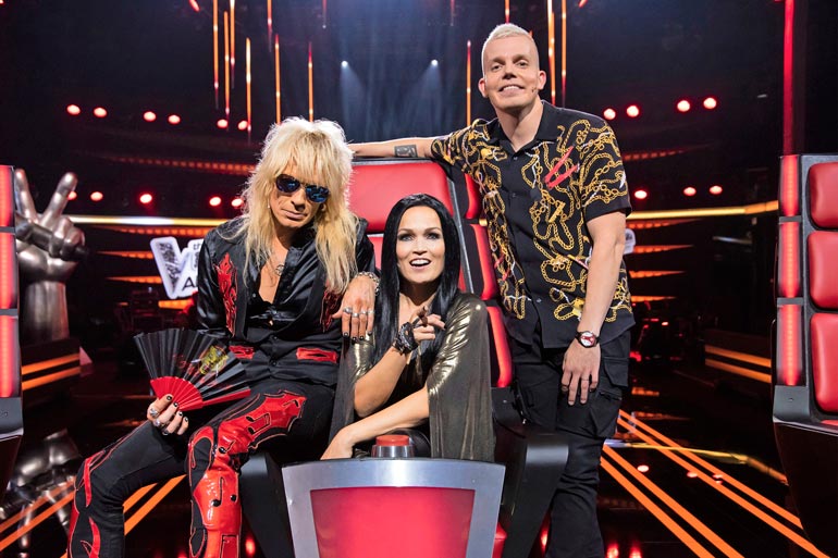 Elastinen The Voice of Finland: Allstars -kykykilpailuissa tuomarina Mike Monroen ja Tarja Turusen kanssa.