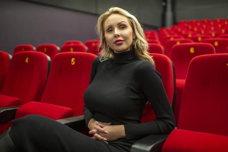 Helsingin Töölössä sijaitseva Korjaamo Kino on jälleen avannut ovensa. Se on ilouutinen Sointu Borgille, joka tunnustautuu elokuvien ystäväksi.