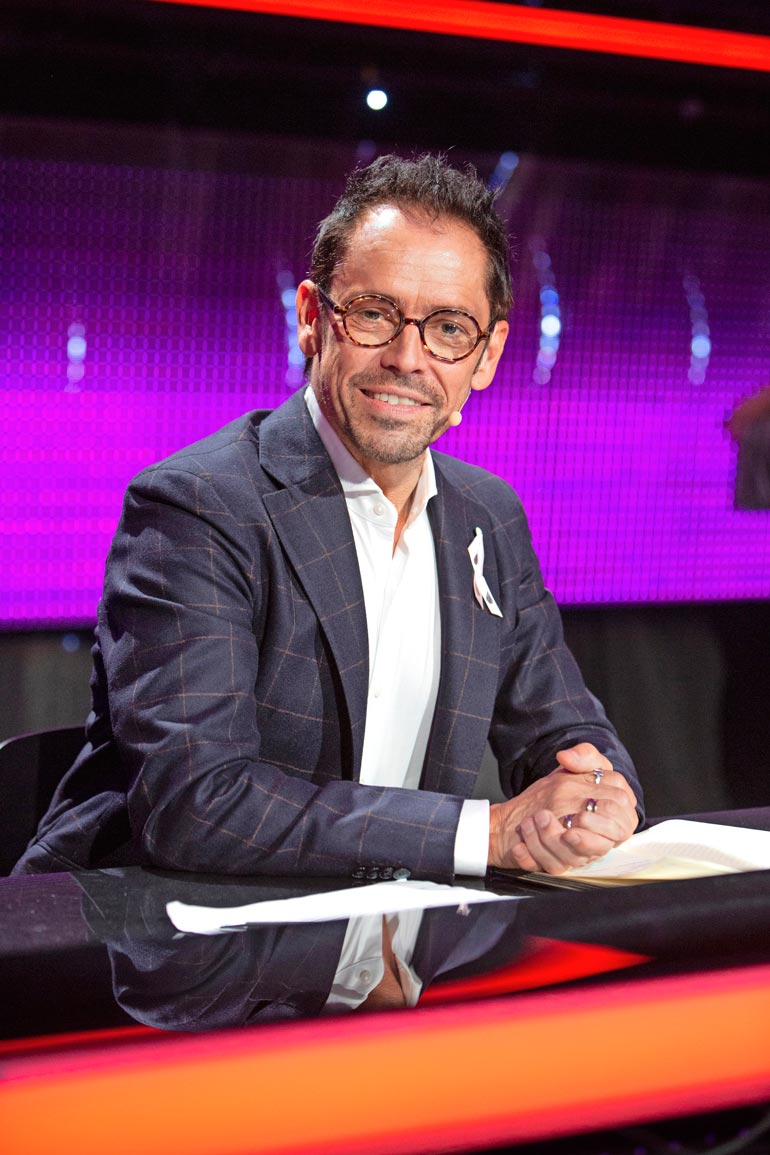Tanssii tähtien kanssa -ohjelman tähtituomari Jukka Haapalainen, 55, on myös kovakuntoinen tanssiyrittäjä. Helsingin Katajanokalla asuvalla tv-kasvolla on puolisonsa kanssa kakkosasunto Lontoon sykkeessä.