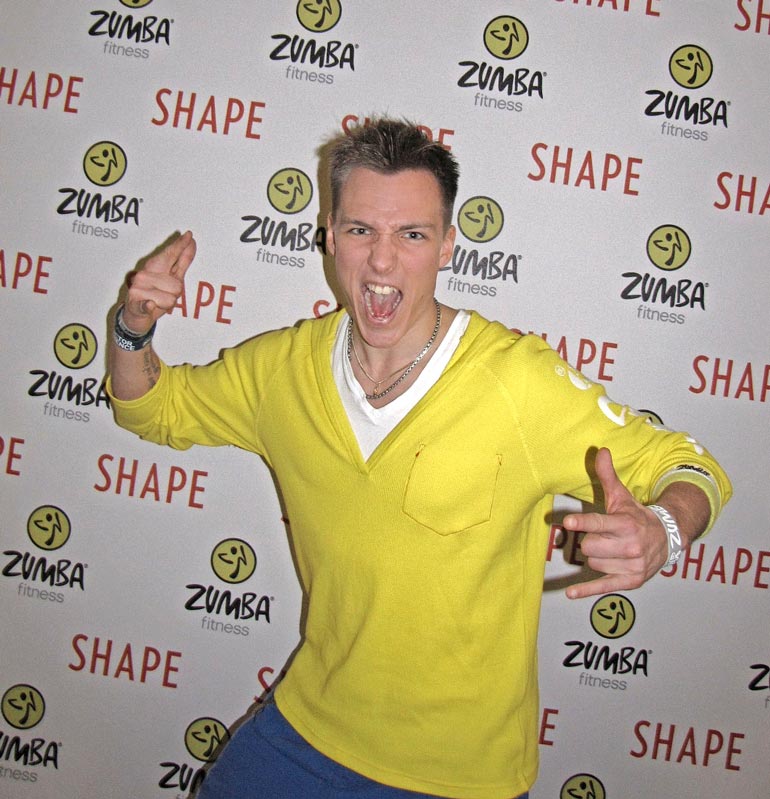 Vuoden 2012 otoksessa 24-vuotias Anssi näyttää energiaansa Lontoossa Zumba-tapahtuman eksperttinä.