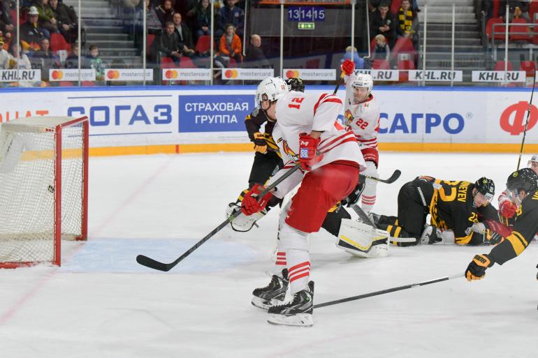 Kuukausi sitten ylävartalovammasta kärsinyt Mörkö on palannut takaisin Jokereiden vahvuuteen. Seuraavaksi KHL-narrit suuntaavat kaukoidän pelikiertueelle.
