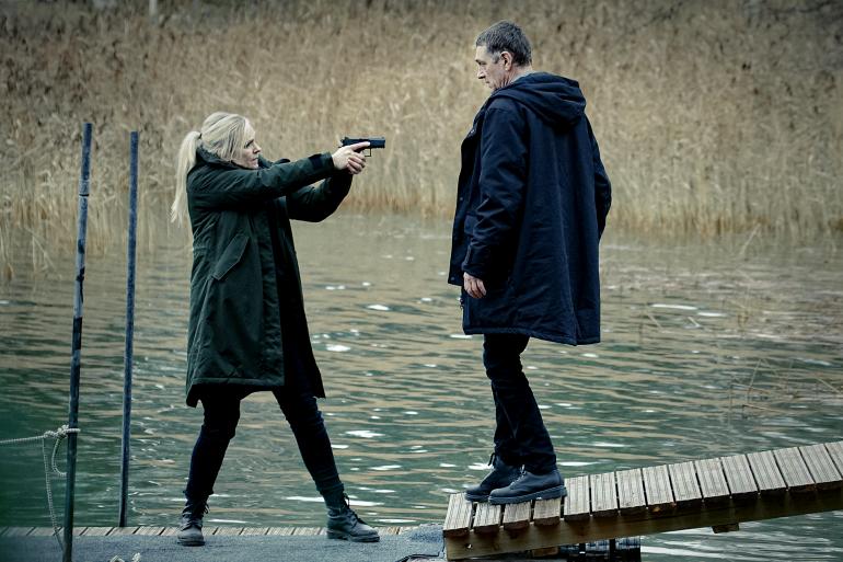Sorjonen: Muraalimurhat on ammuttu täyteen elokuvagenren kliseitä, mutta silti komeaa katseltavaa.