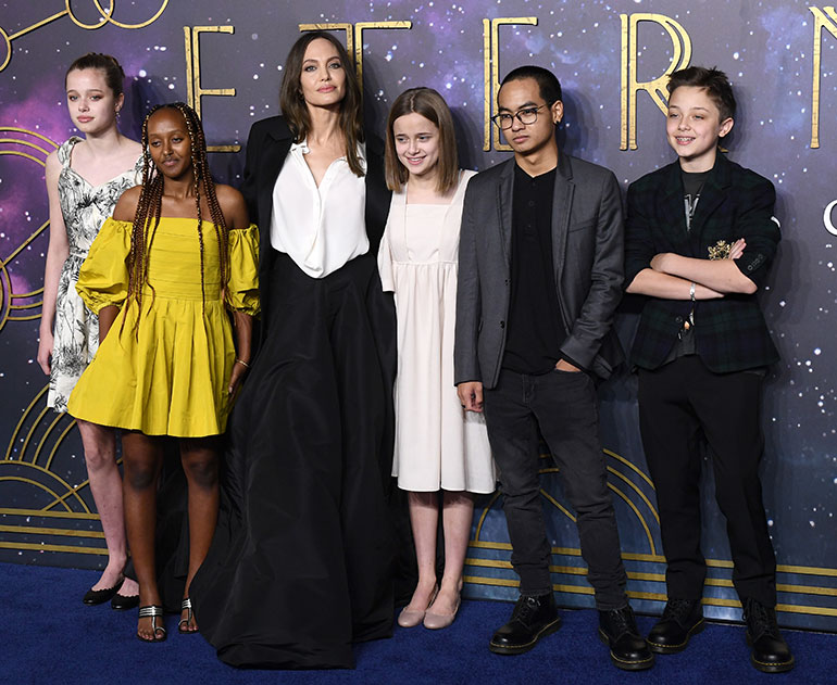 Angelina Jolie ja Shiloh, Zahara, Vivienne, Pax ja Knox Pitt
