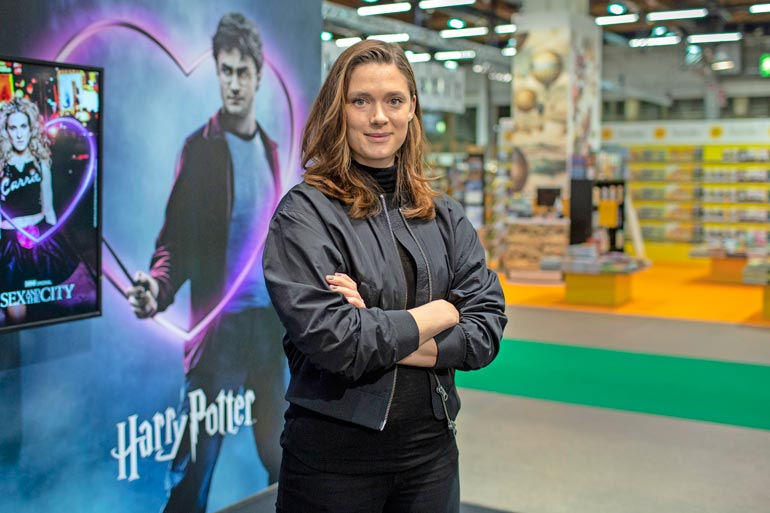 – Näyttelijän työssä parasta ovat hyvin erilaiset roolitehtätävät, Krista sanoo.