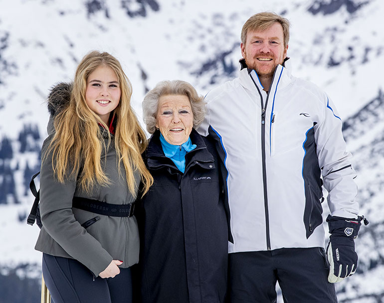 Hollannin kruununprinsessa Amalia, prinsessa Beatrix ja kuningas Willem-Alexander