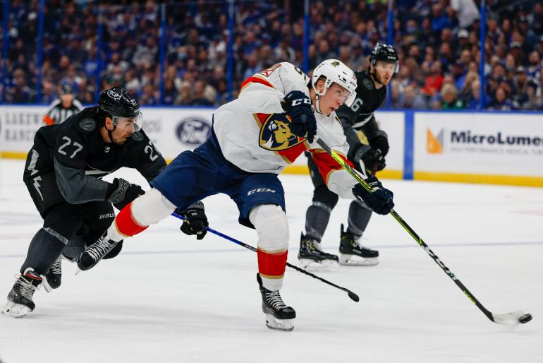 Kovia poikia. Florida Panthersin tulokashyökkääjä Anton Lundell pelaa ikäänsä nähden naurettavan hyvää jääkiekkoa.