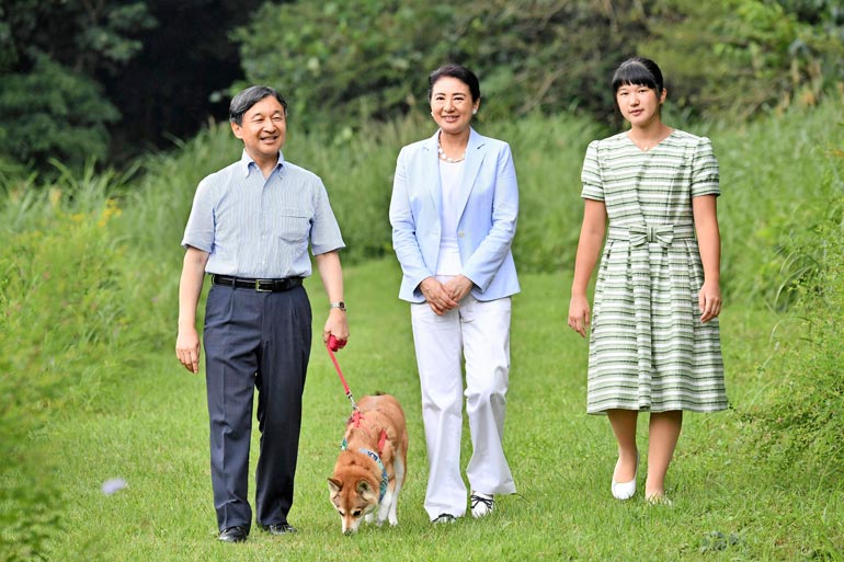 Aiko (oik.) opiskelee yliopistossa japanin kieltä ja kirjallisuutta.