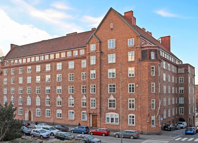Antin ja Kristan uusi miljoonakoti on upealla paikalla Helsingissä.
