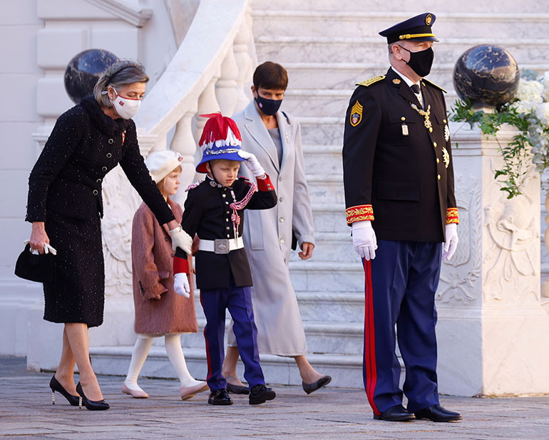 Ruhtinas Albert, prinsessat Caroline ja Stephanie, prinssi Jacques ja prinsessa Gabriella