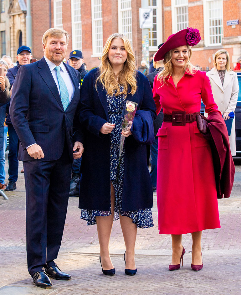 Hollannin hallitsijapari Willem-Alexander ja Maxima sekä kruununprinsessa Amalia