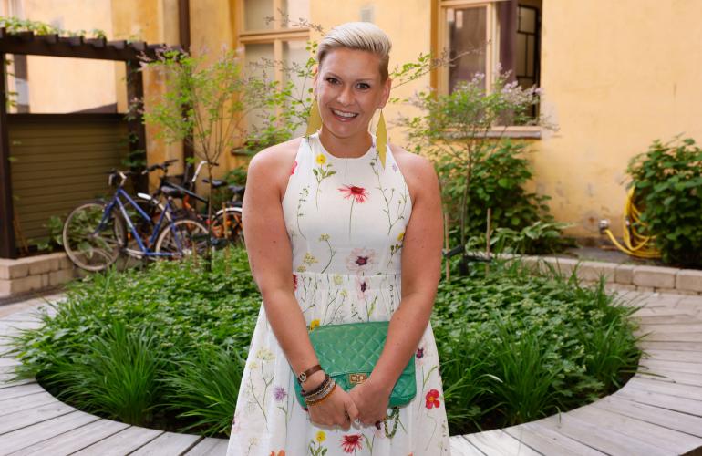 Yksi uutuussarjan kisaajista on vuoden 2001 Miss Suomi Heidi Sohlberg.