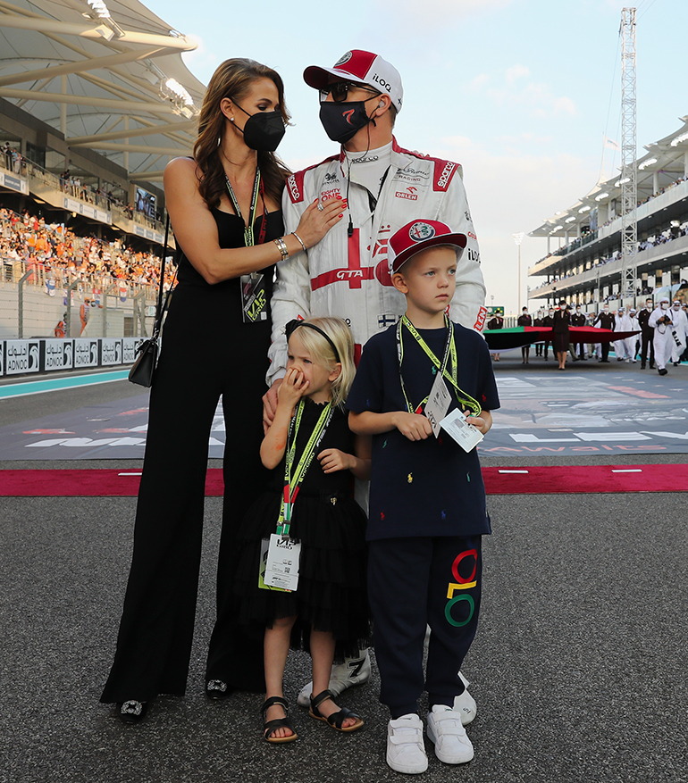Kimi Räikkösen Minttu-vaimo sekä lapset Rianna ja Robin olivat tukemassa ja kannustamassa Kimiä viimeisessä F1-kilpailussaan 12. joulukuuta.