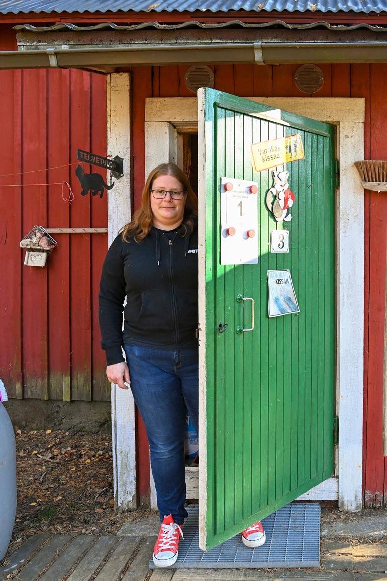 Ann-Sofi pelkää, että korona-aikana ilmestyneen lemmikkibuumin hiipuminen lisää hylättyjen kissojen määrää.
