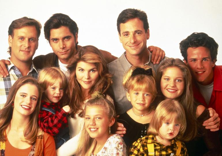 Bob (ylhäällä oikealla) näytteli Danny Tanneria sarjassa Full House vuosina 1987-1995.